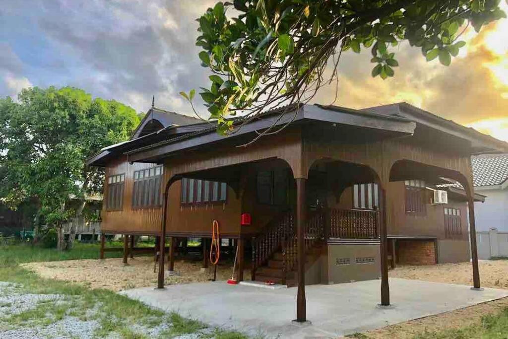 De RhuMaa Homestay Kuala Terengganu Buitenkant foto
