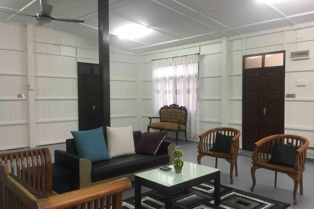 De RhuMaa Homestay Kuala Terengganu Buitenkant foto